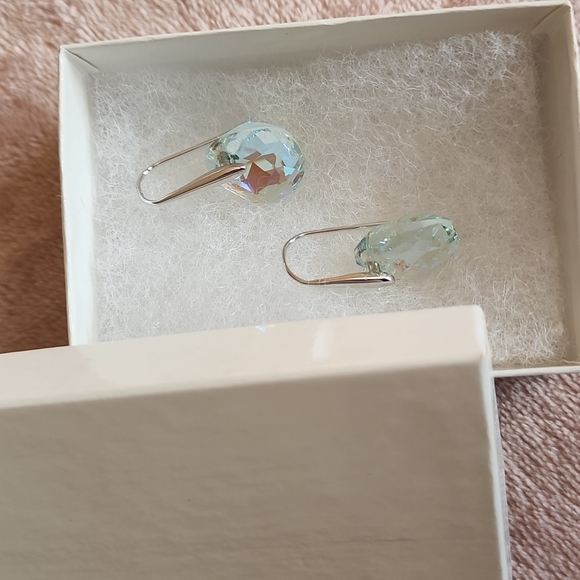 Set of Silver Tone Rainbow Crystal Pendant Necklace & Earring - Picture 7 of 11